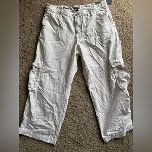 NWT Women’s Wild Fable Mid Rise Baggy White Cargo Jeans-Size 17